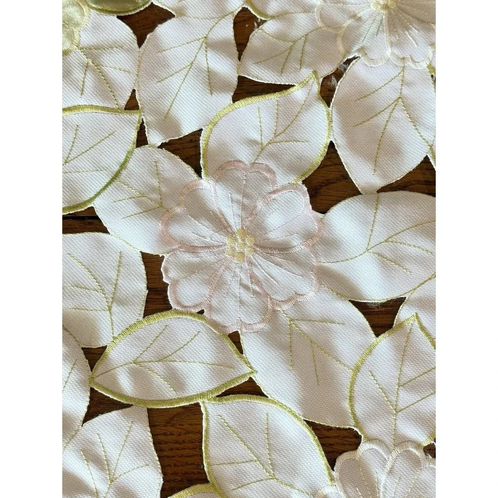 VTG Sam Hedaya Springtime Flower Pastel Table Runner 54